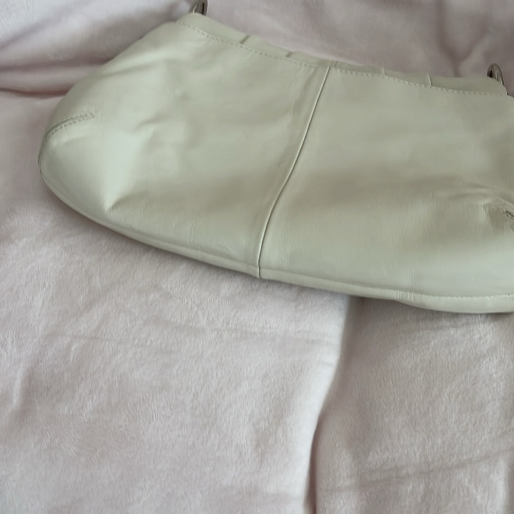 Coach bag cream and gold lavender inside - Picture 12 of 16